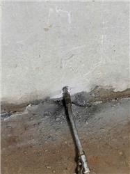 Xử Lí Chống Thấm Hiệu Quả Bằng Keo PU Foam Xử Lí Chống Thấm Hiệu Quả Bằng Keo PU Foam