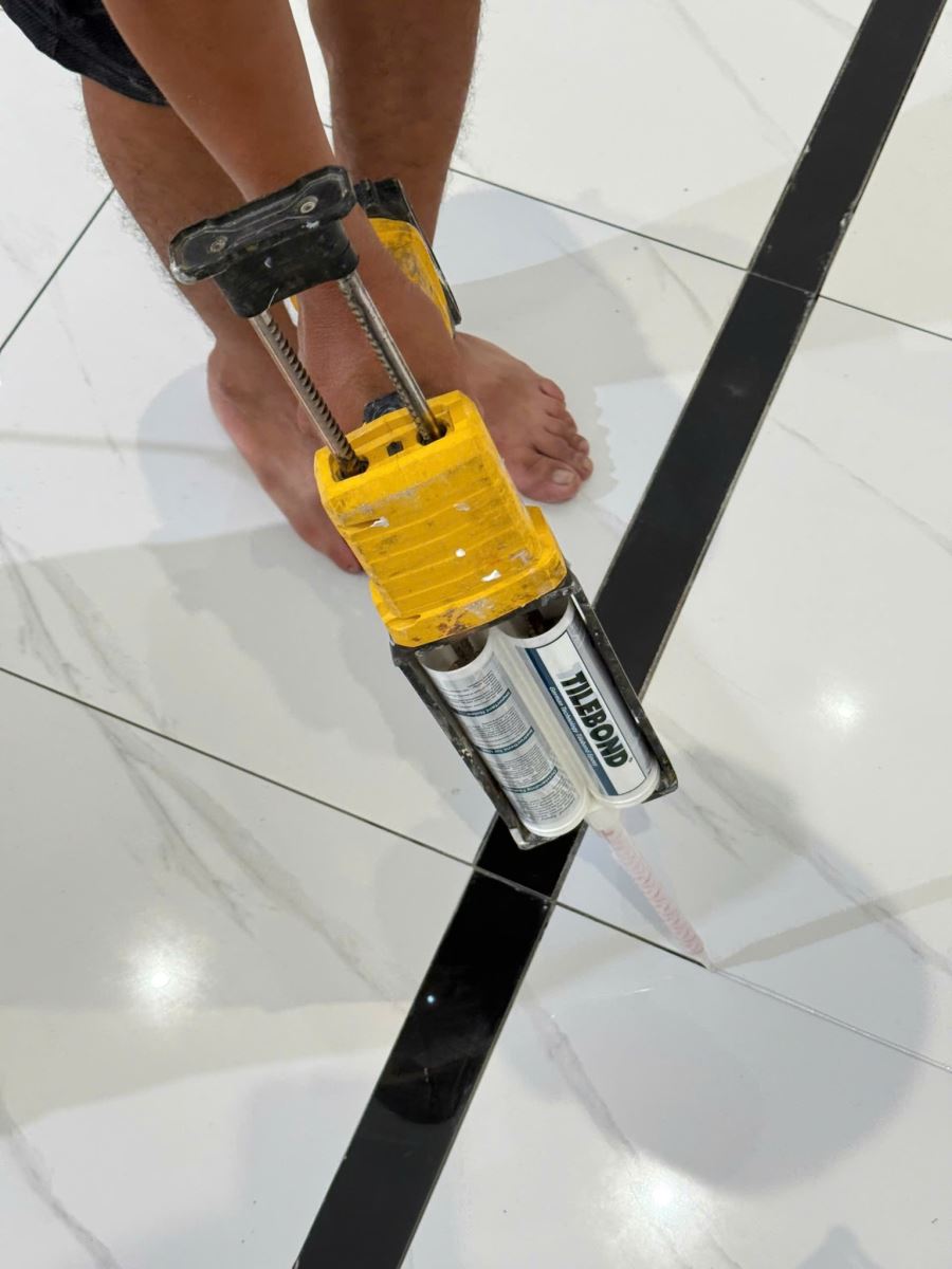 bơm keo chít mạch gạch