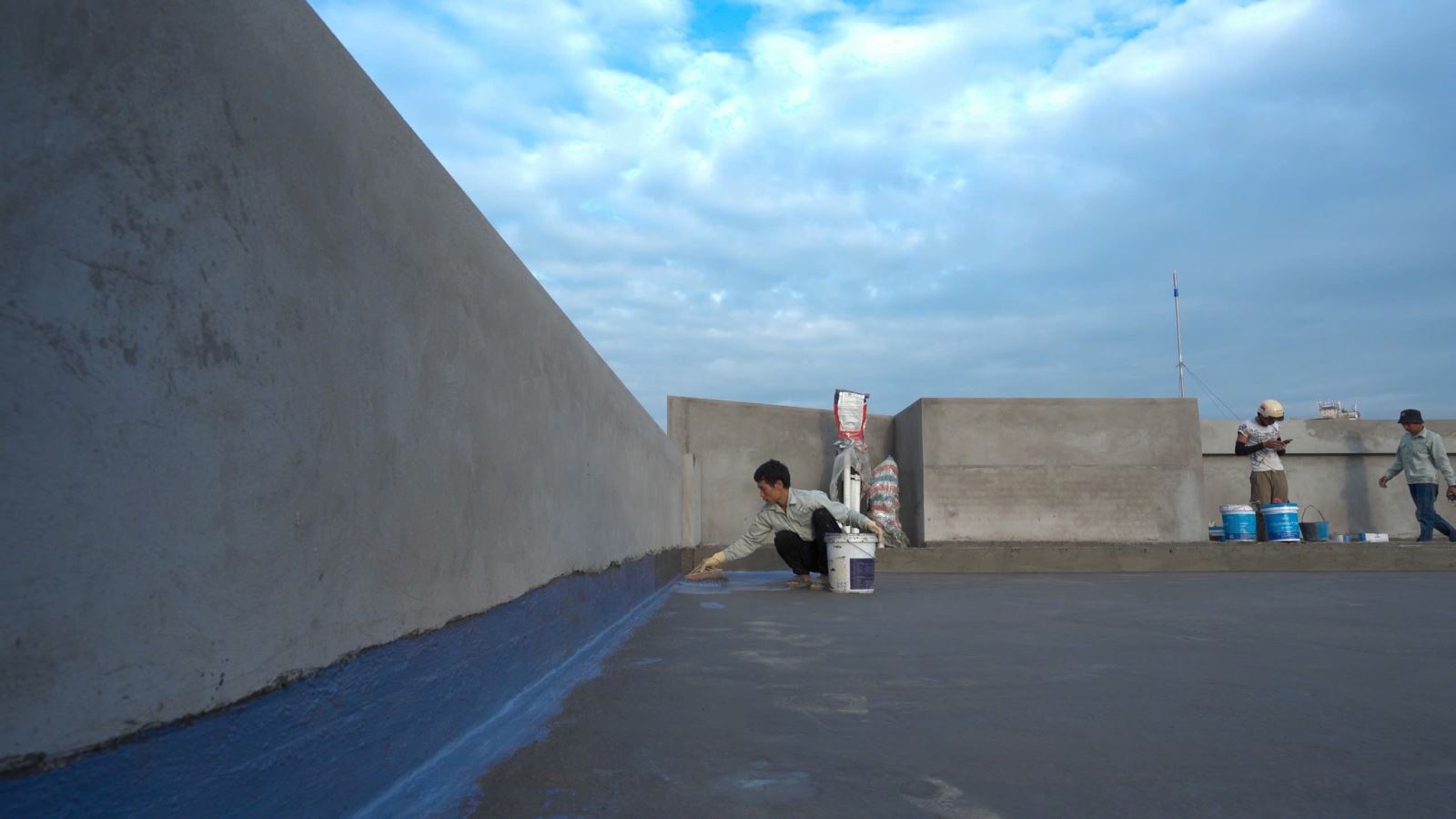 chống thấm góc chân tường