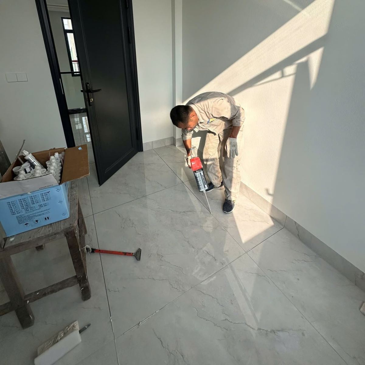 thi công keo chít mạch