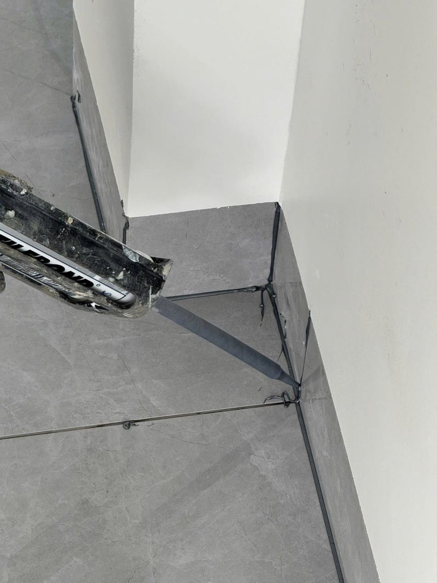 thi công keo chà mạch Tilebond Epoxy