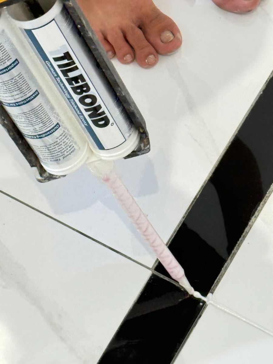 súng bơm keo chít mạch