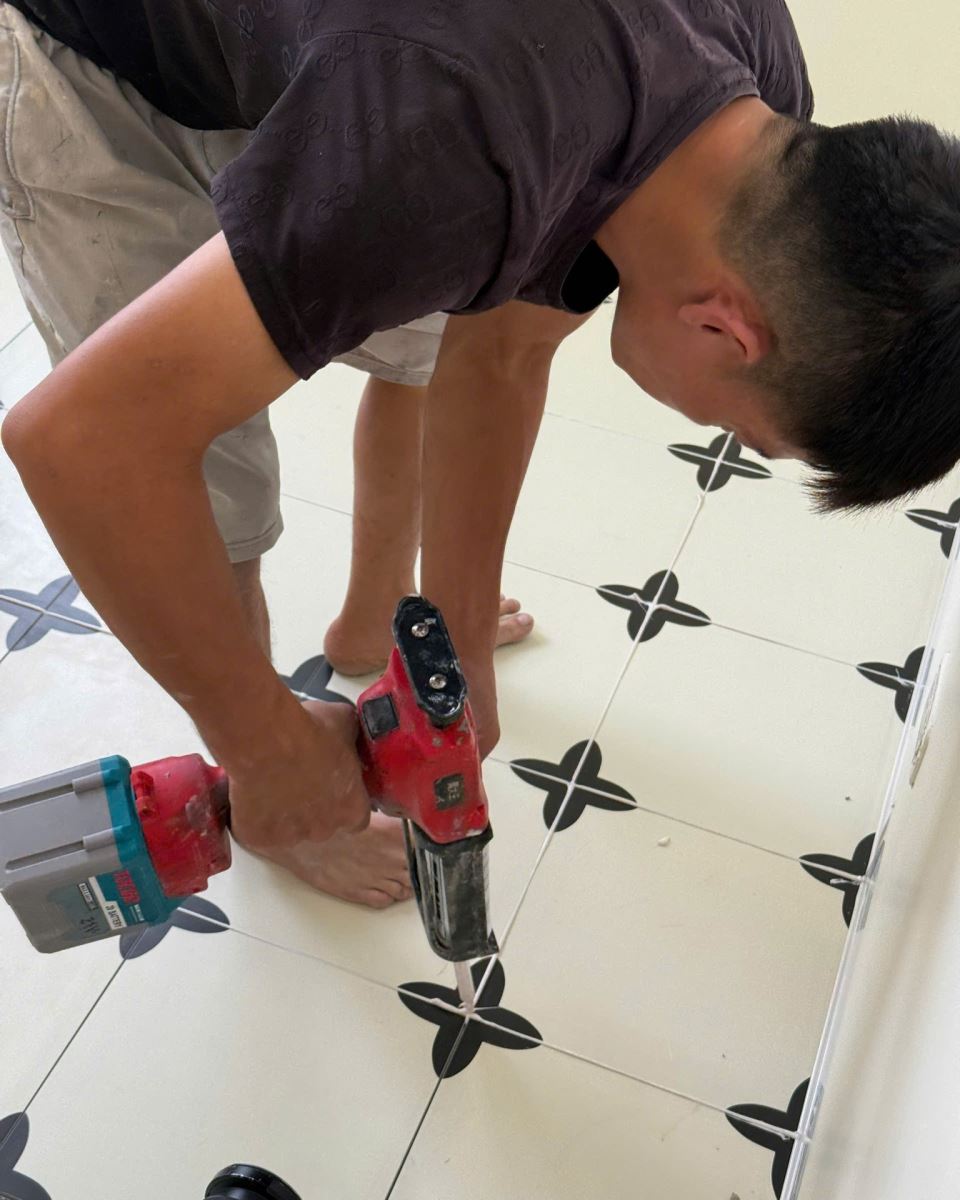 súng bơm keo Tilenond