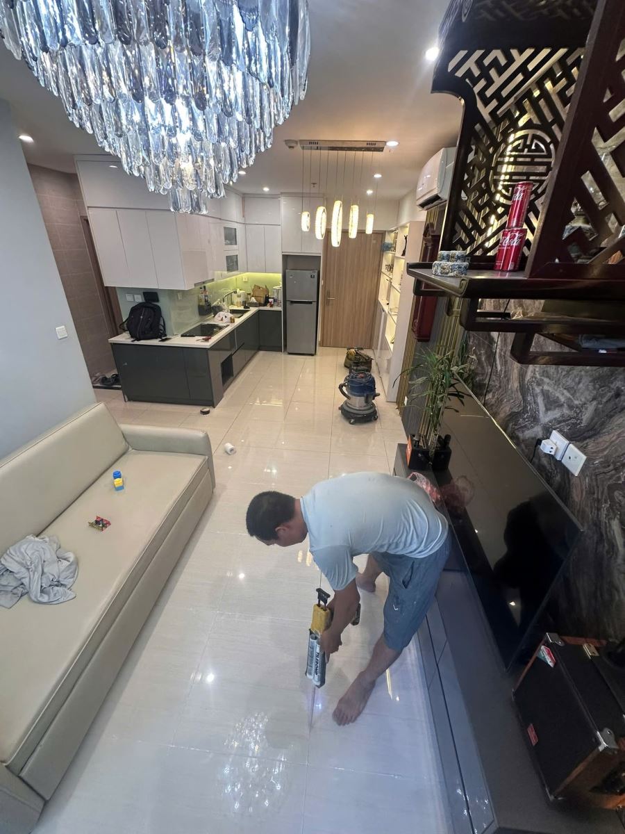 Thi công keo chít mạch